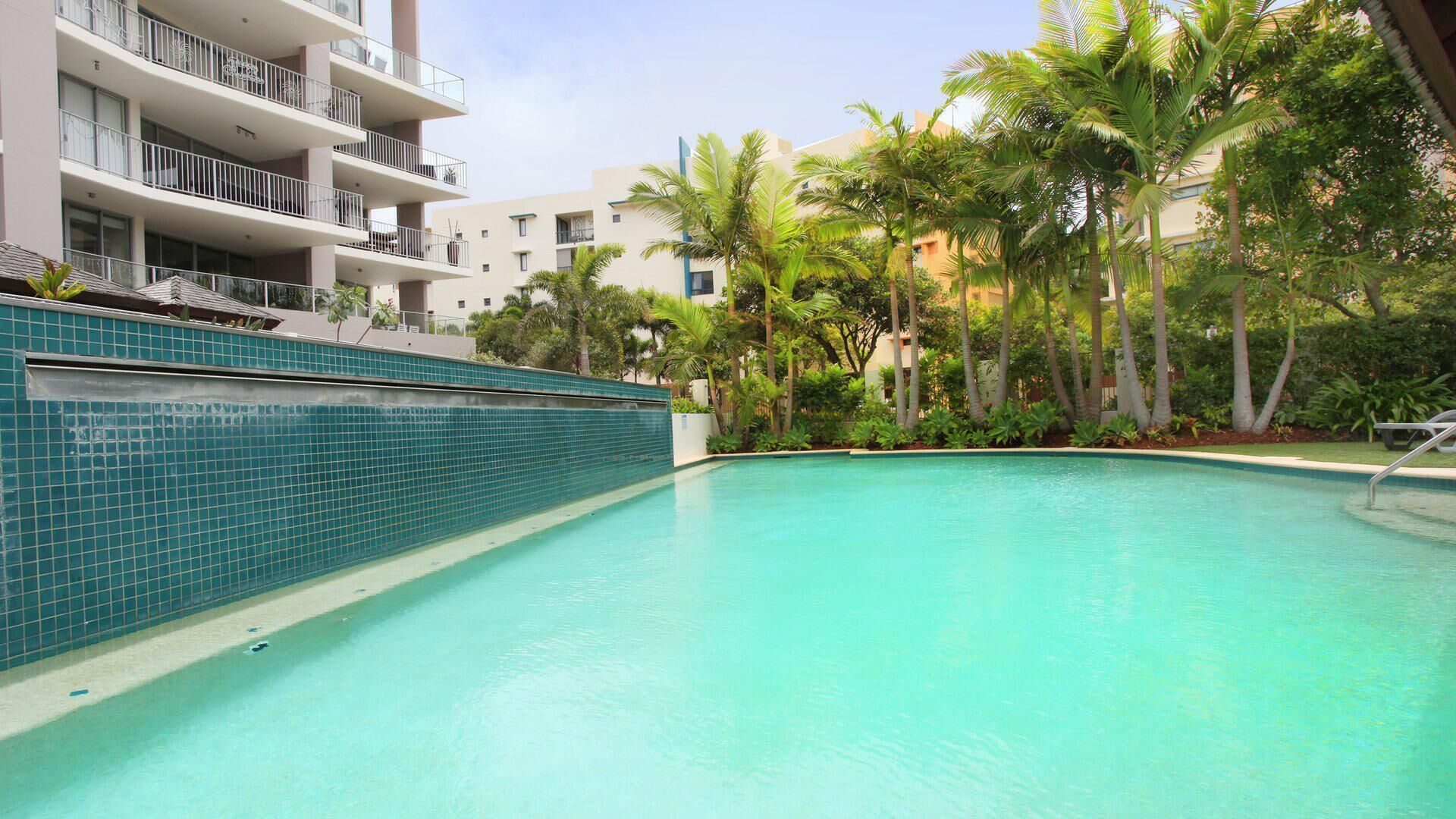 Karmasea 43 - Top Floor Suite w/WIFI+Balcony and BBQ+ Aircon and Complex pool