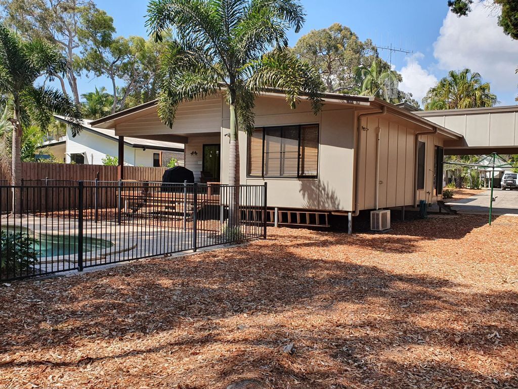 12 Satinwood Drive - Family Home With Swimming Pool Located in Natural Bushland and Close to Beach