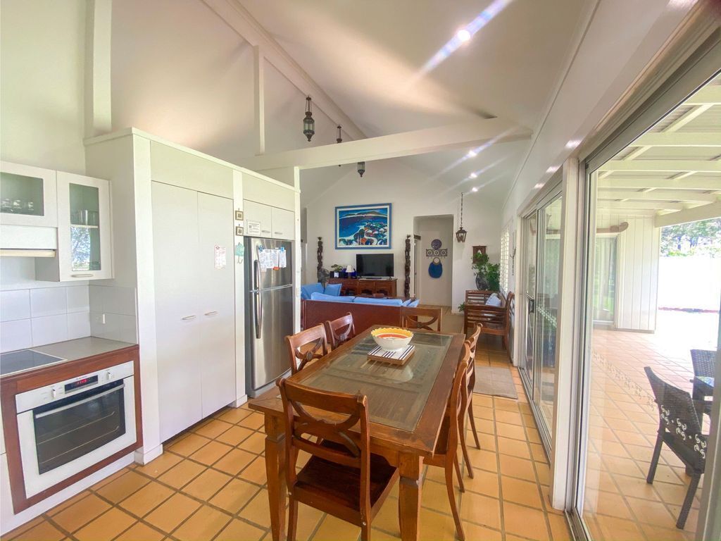 Riverside - Burrum Heads- Riverfront - 3BR - River Fishing..