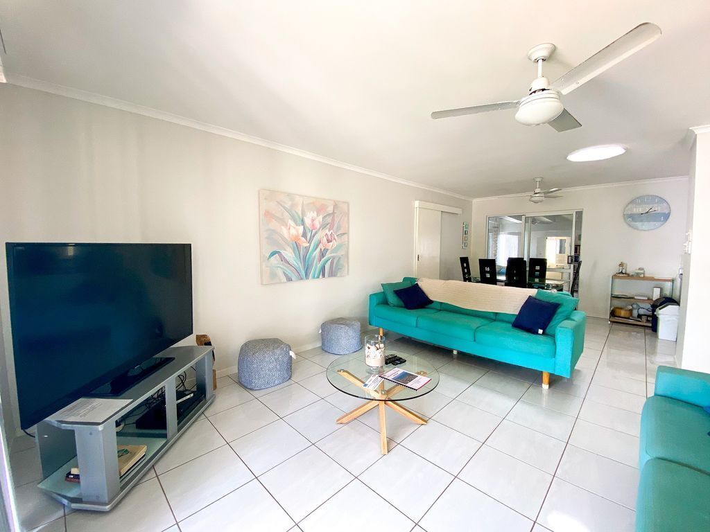 Beach House on Burrum- Close to Beach- 3br- Wifi-foxtel