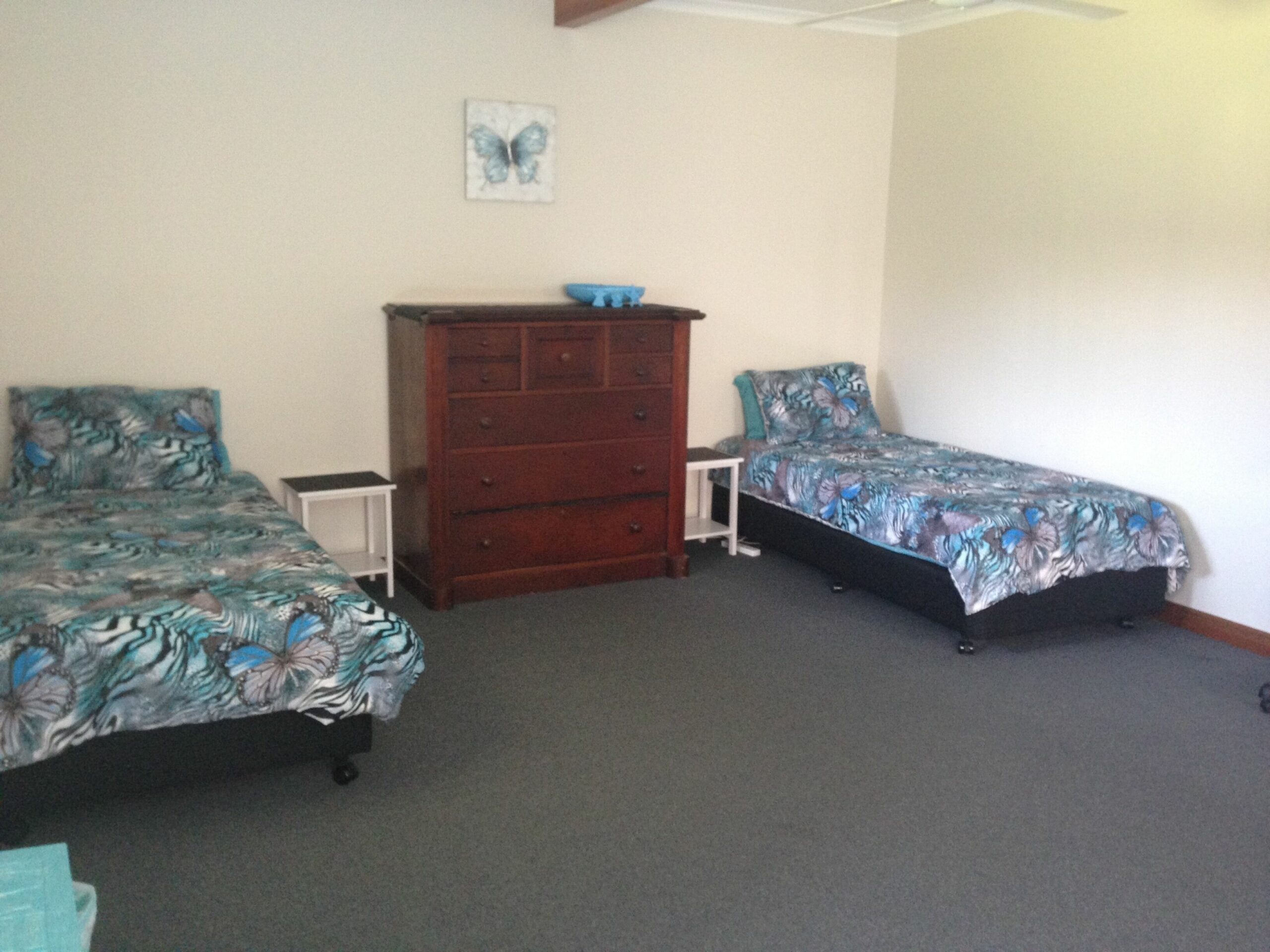 Beachside Retreat on Freshwater St,  one street from the Beachfront. Free wifi