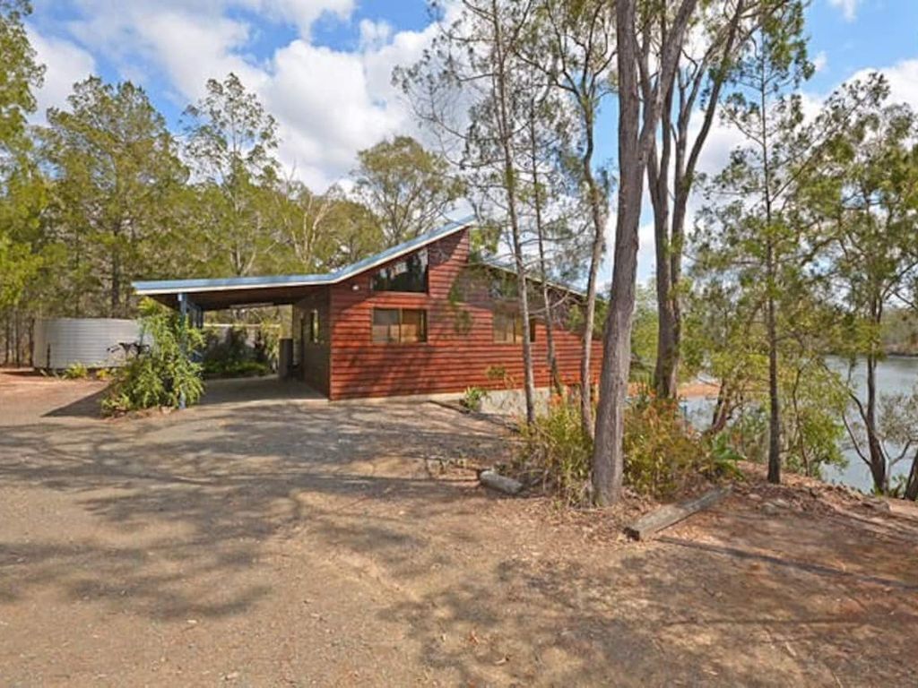 Burrum River Boat House - Pacific Haven- Riverfront - 2BR