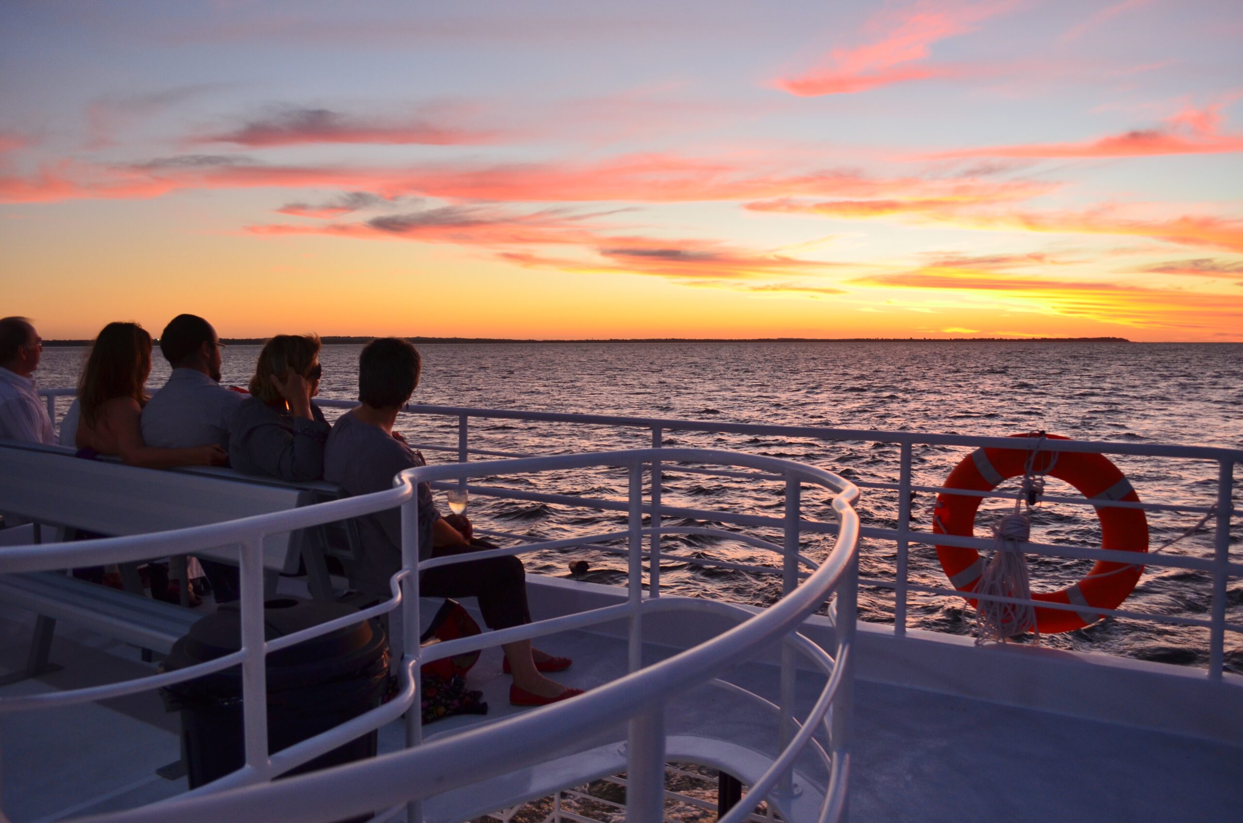 sunset cruise queensland