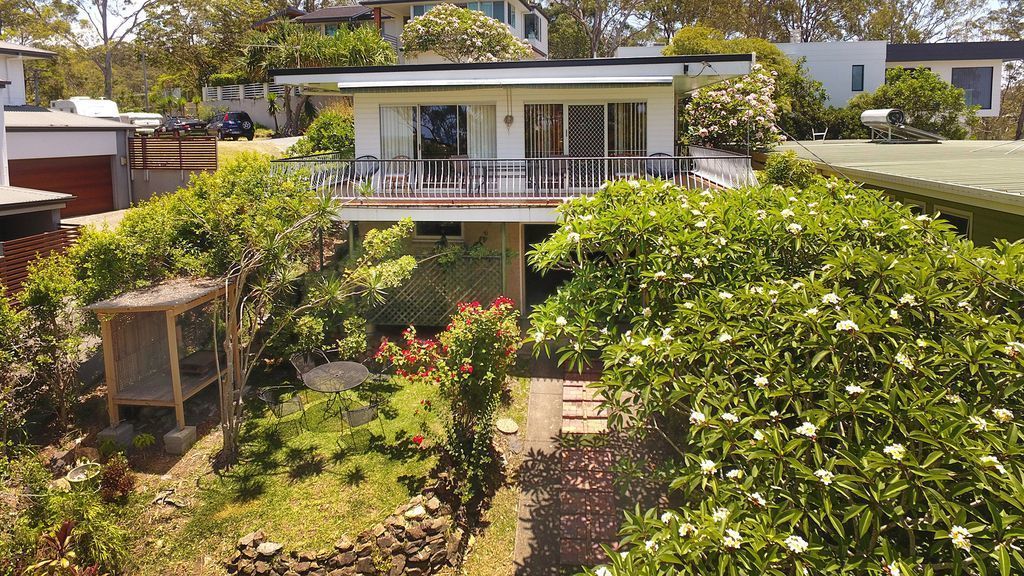 A House With a View and a Seabreeze - a Home in the Trees Where the Birds Sing!