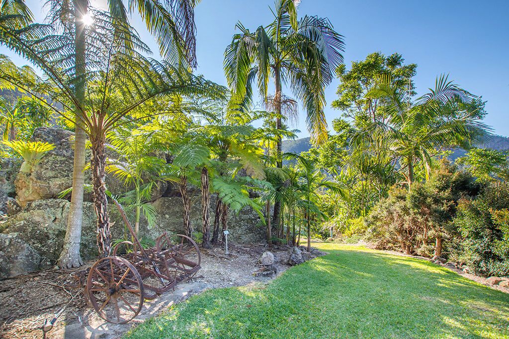 CLOGHEEN COTTAGE  Stunning Mountain and Ocean Views in the Byron Bay Hinterland