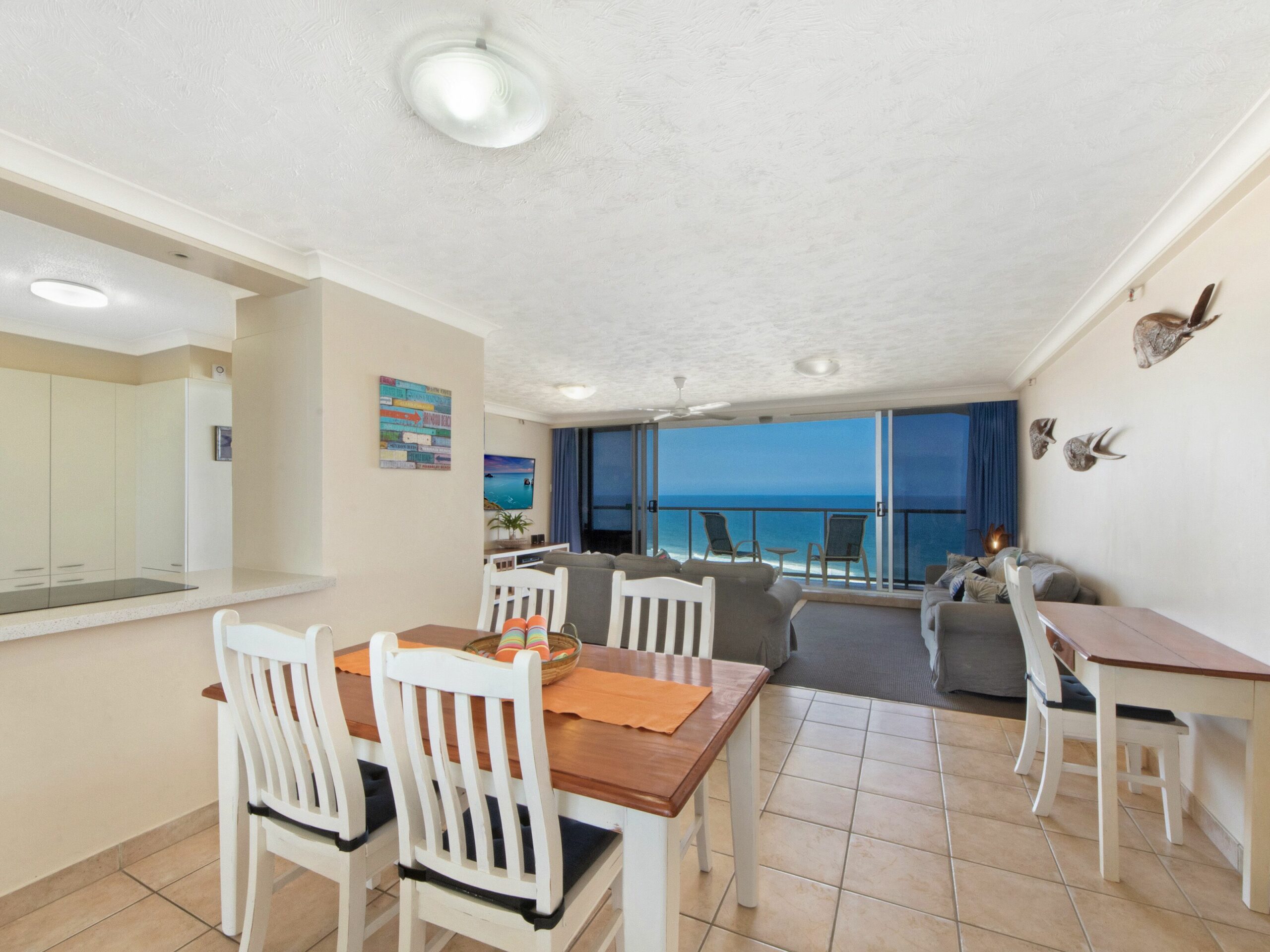 Peninsula Level 21 Sensational Sea & Beach Views