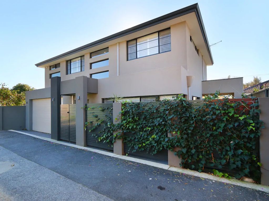 Luxury 4-Bedroom House - Mount Lawley