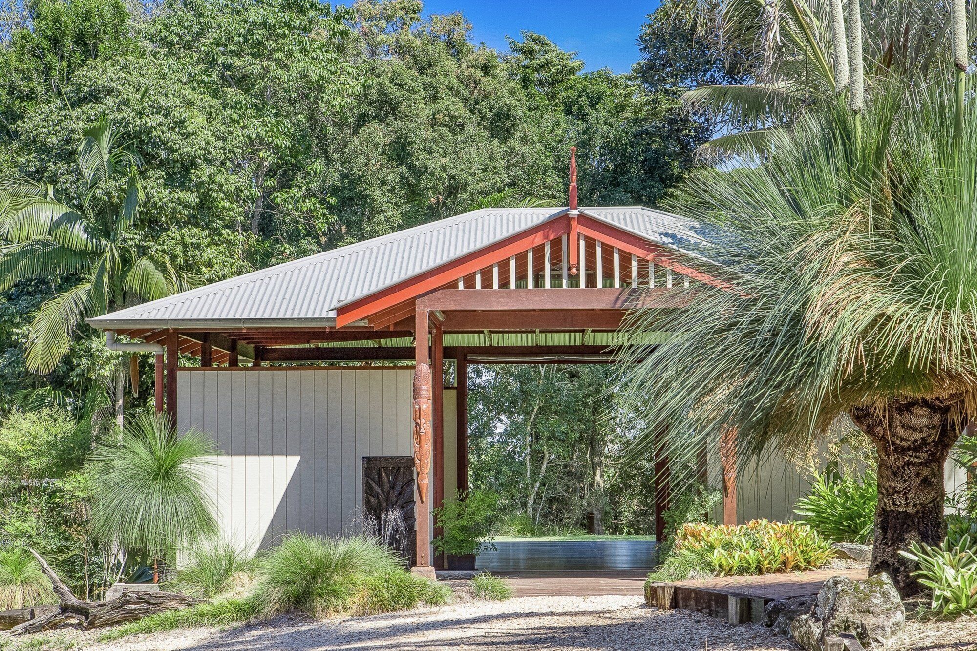 3 Bedroom House Family & Pet Friendly. Modern Kitchen. BBQ on Verandah