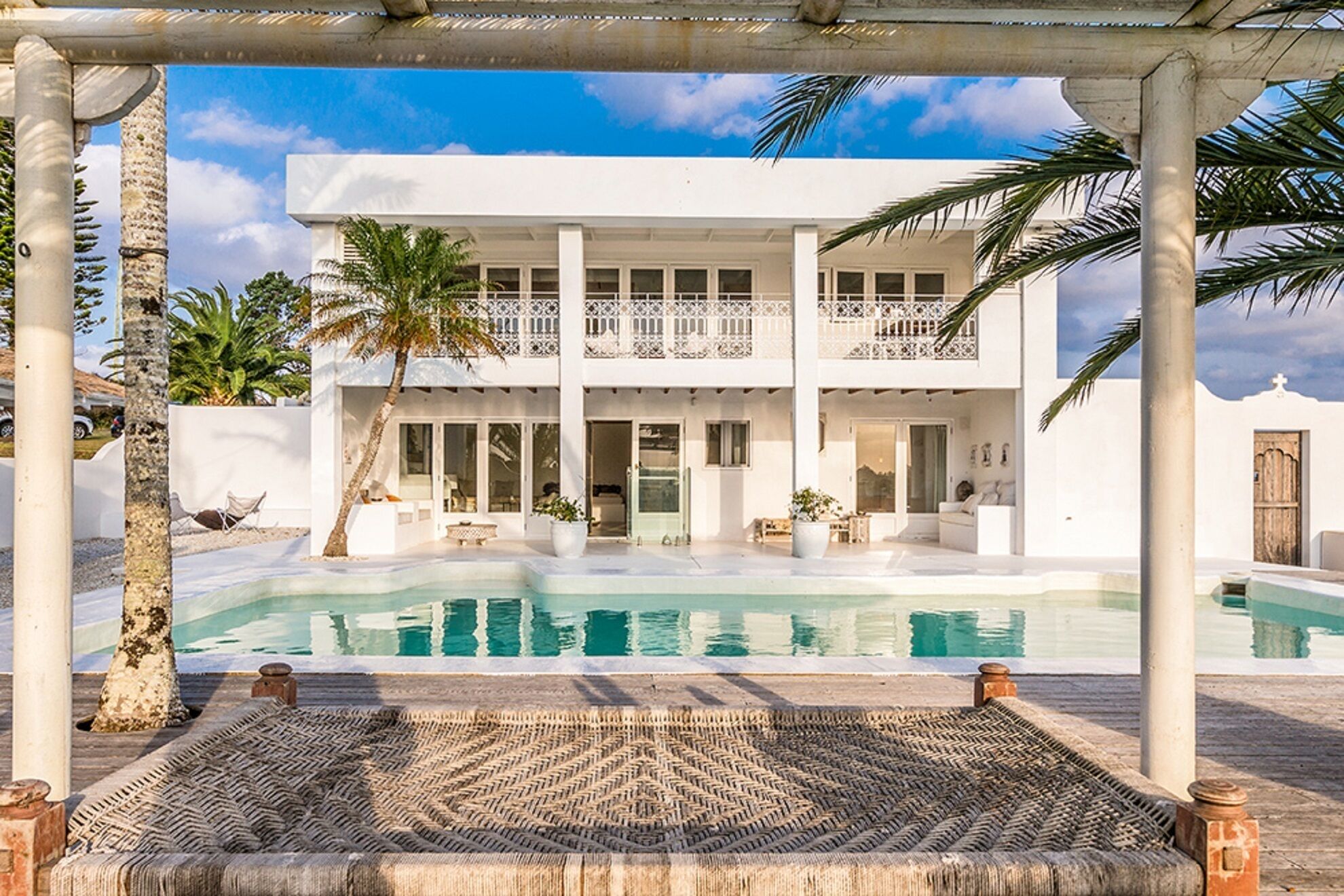 Your Luxury Escape - Bisque House