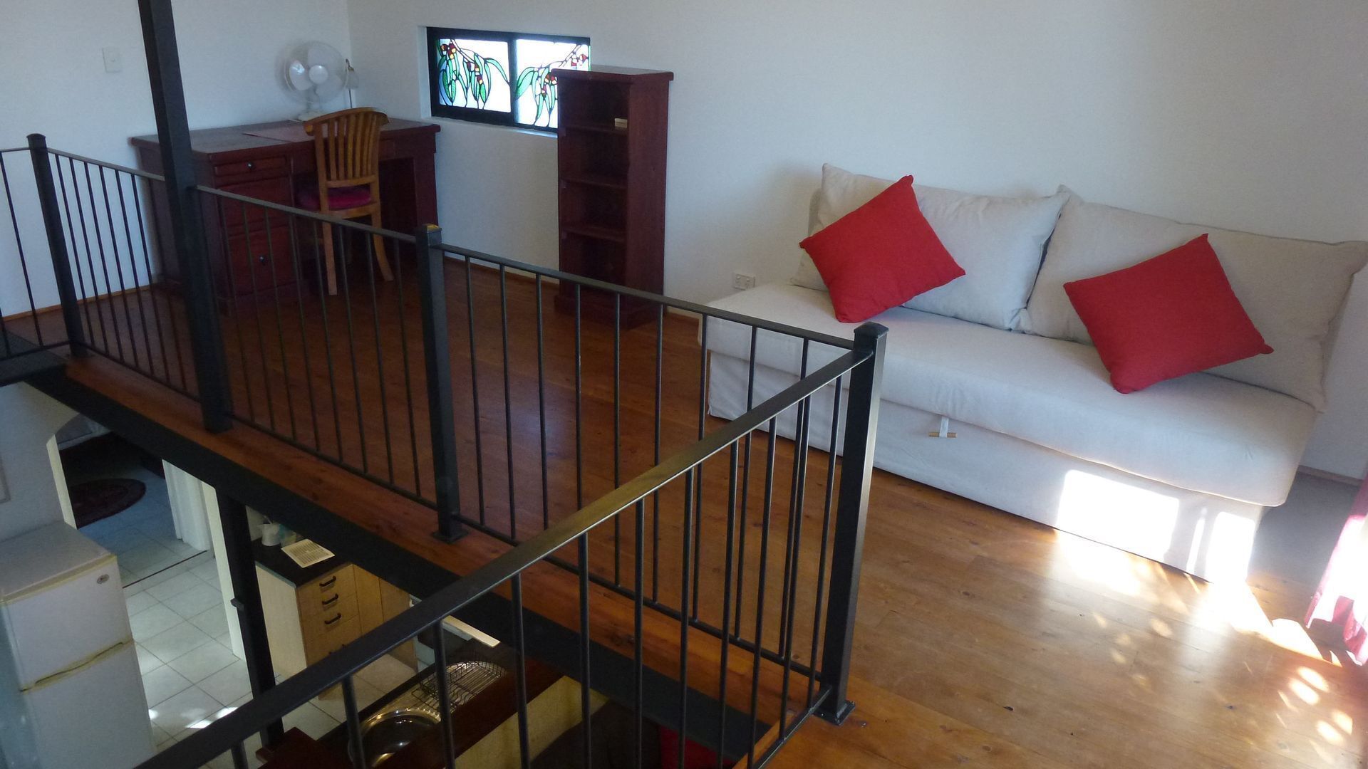 Funky Large one bed Apartment With Balcony and Great Outdoor Dinning