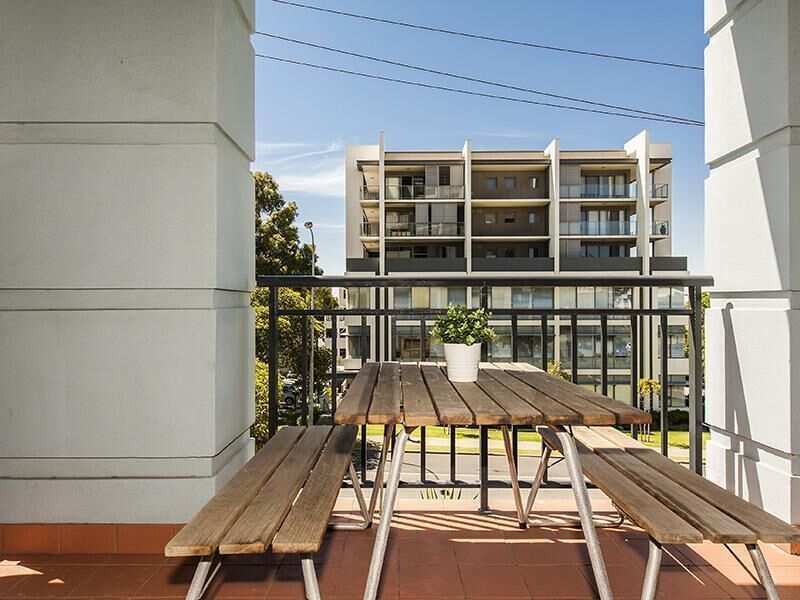 Stylish one Bedroom Apartment With Balcony