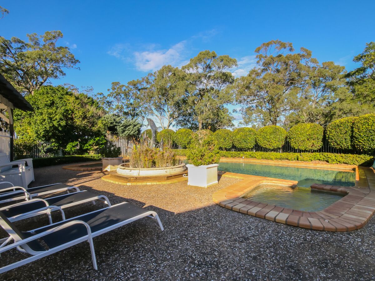 ELEGANT & EXPANSIVE COUNTRY HOME 10MIN FROM CBD