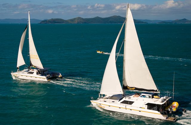 Package 4 : Fraser Island departing from Noosa 3 day 2 night / Whitsunday Sailing, 1,2,3 or 4 night Tour departing from Airlie Beach, Prices starting from :