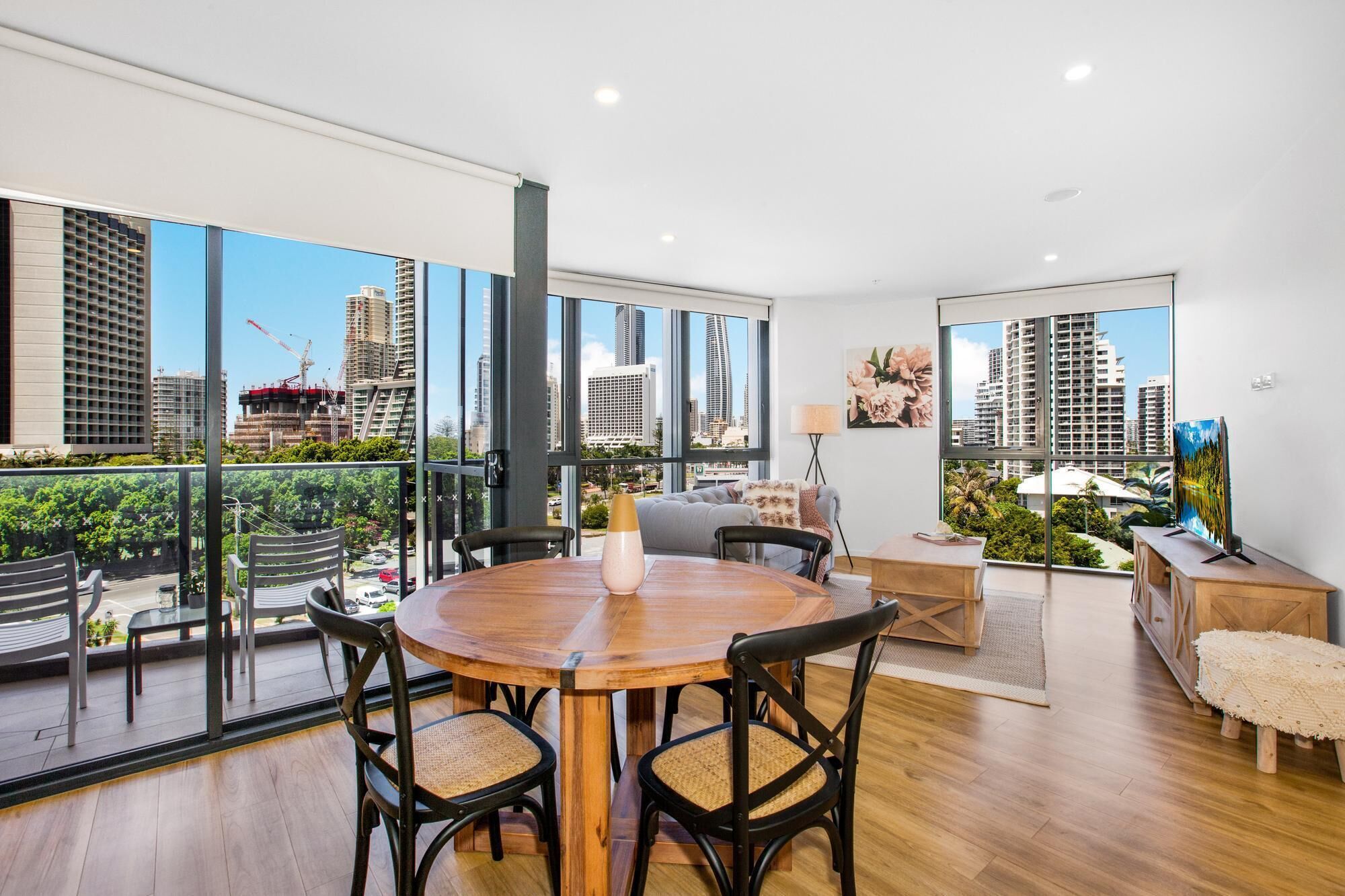 Coastal Apartment With Balcony, Parking and Pool