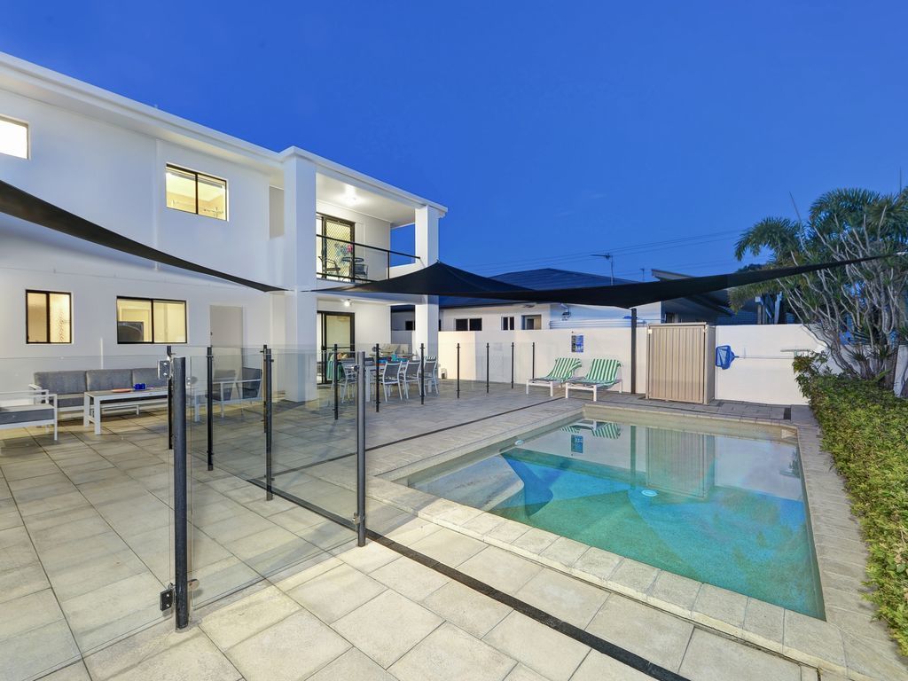 Walk TO Beach & Shop + NOW With Heated Pool