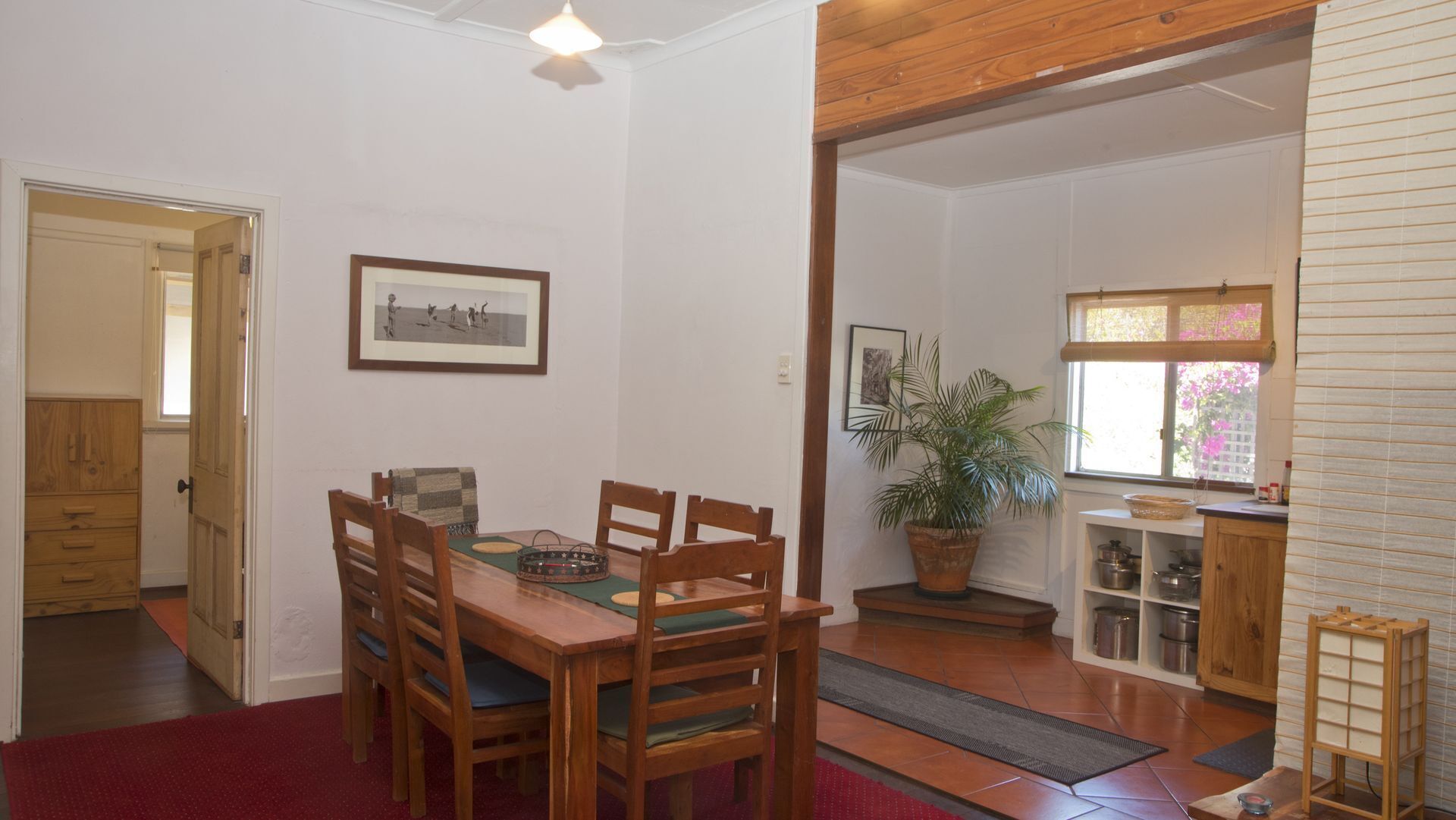 A Beach House With 3 Bedrooms Close to South Beach and Fremantle