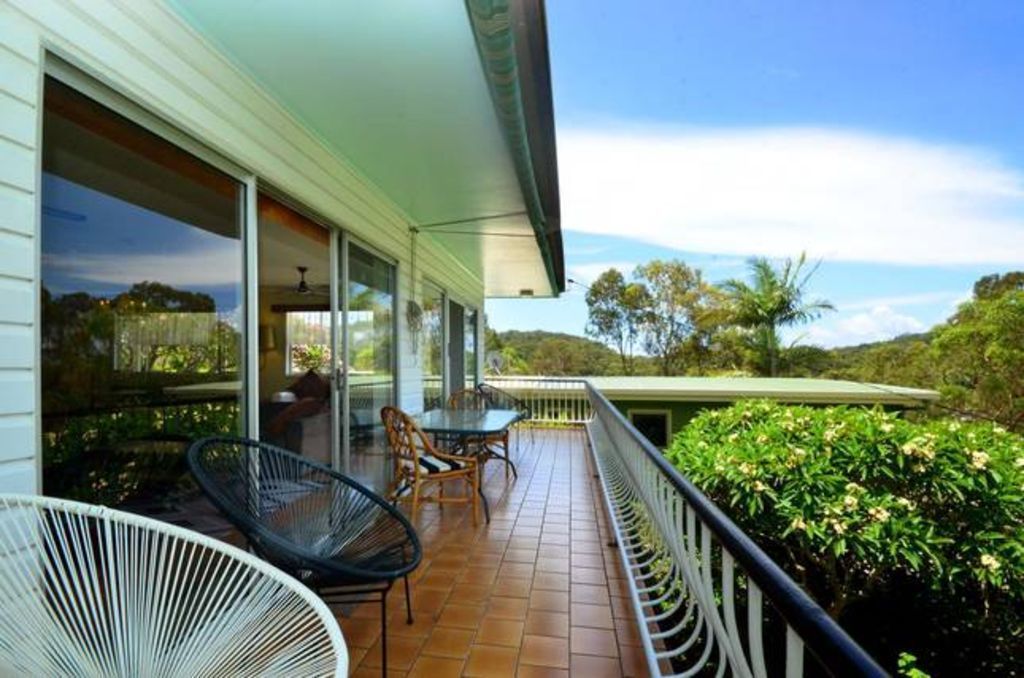 A House With a View and a Seabreeze - a Home in the Trees Where the Birds Sing!