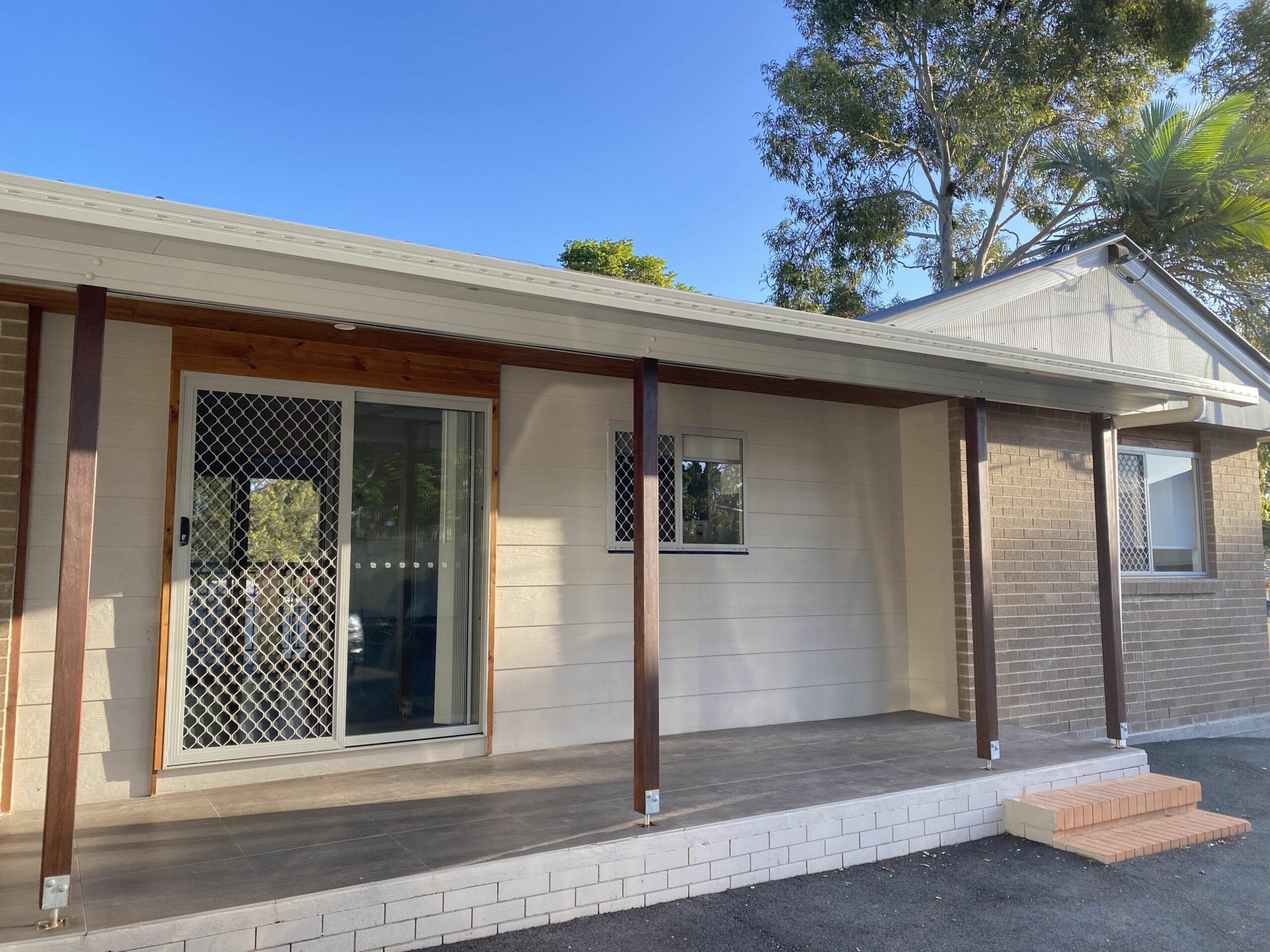 Fully Renovated, Clean and Tidy Private House in Logan