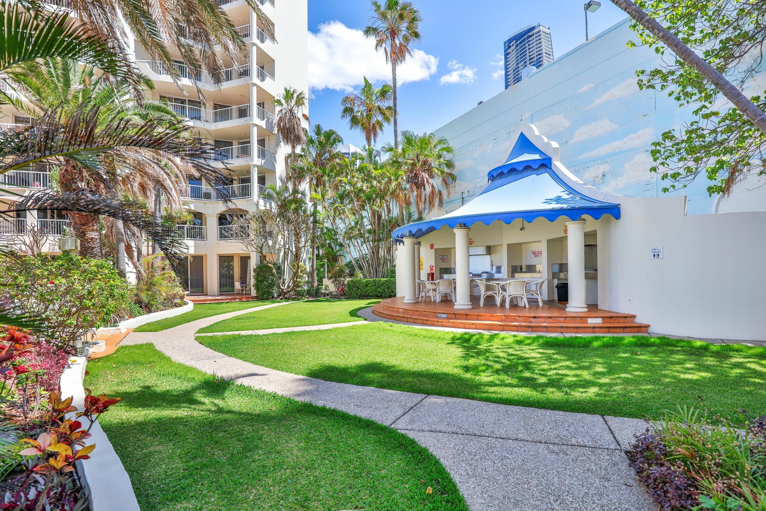 One Lux Stay in Surfers Paradise