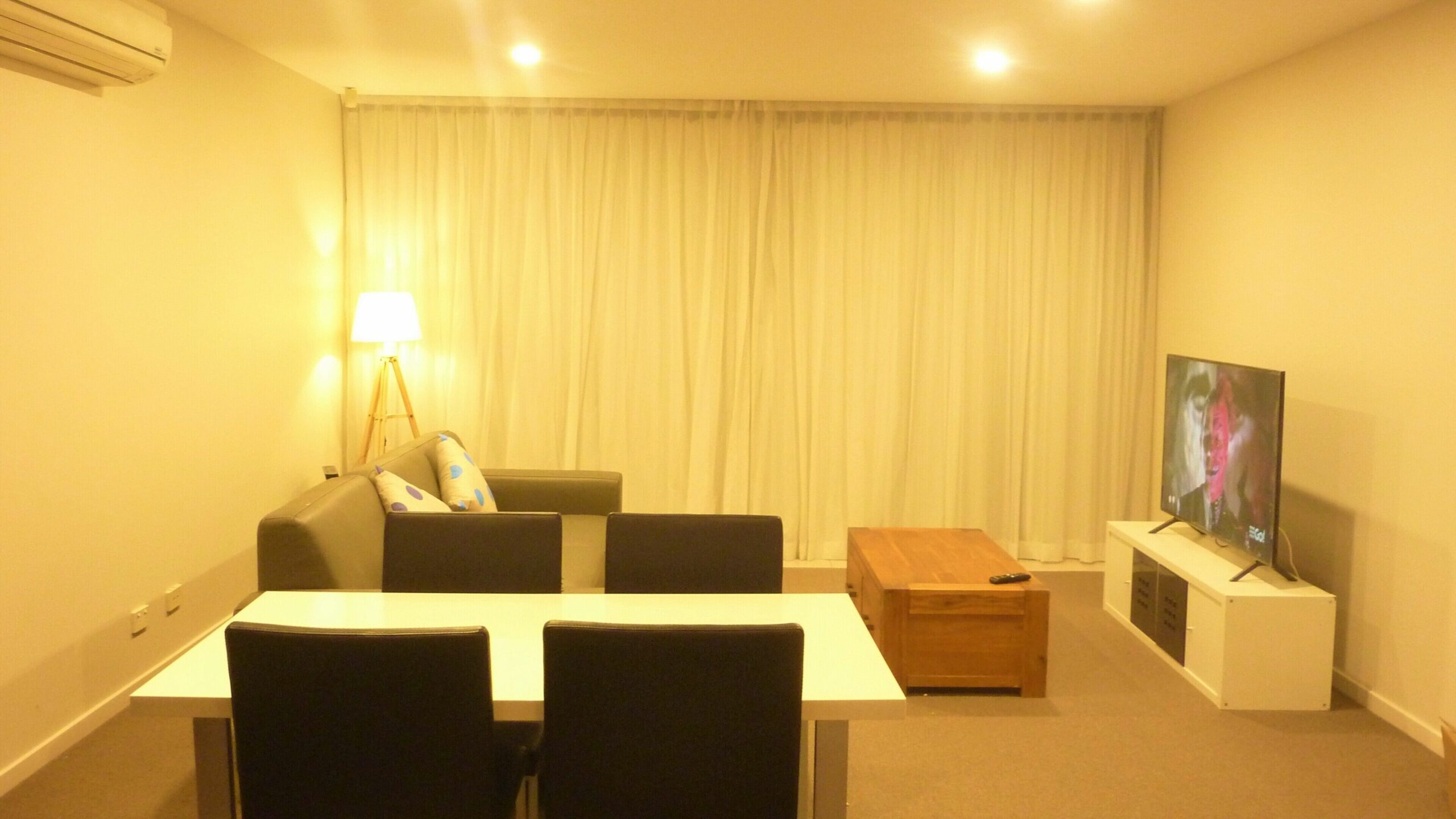 Entire 2BR Apartment - Azzura Greens Hope Island - Fully Furnished