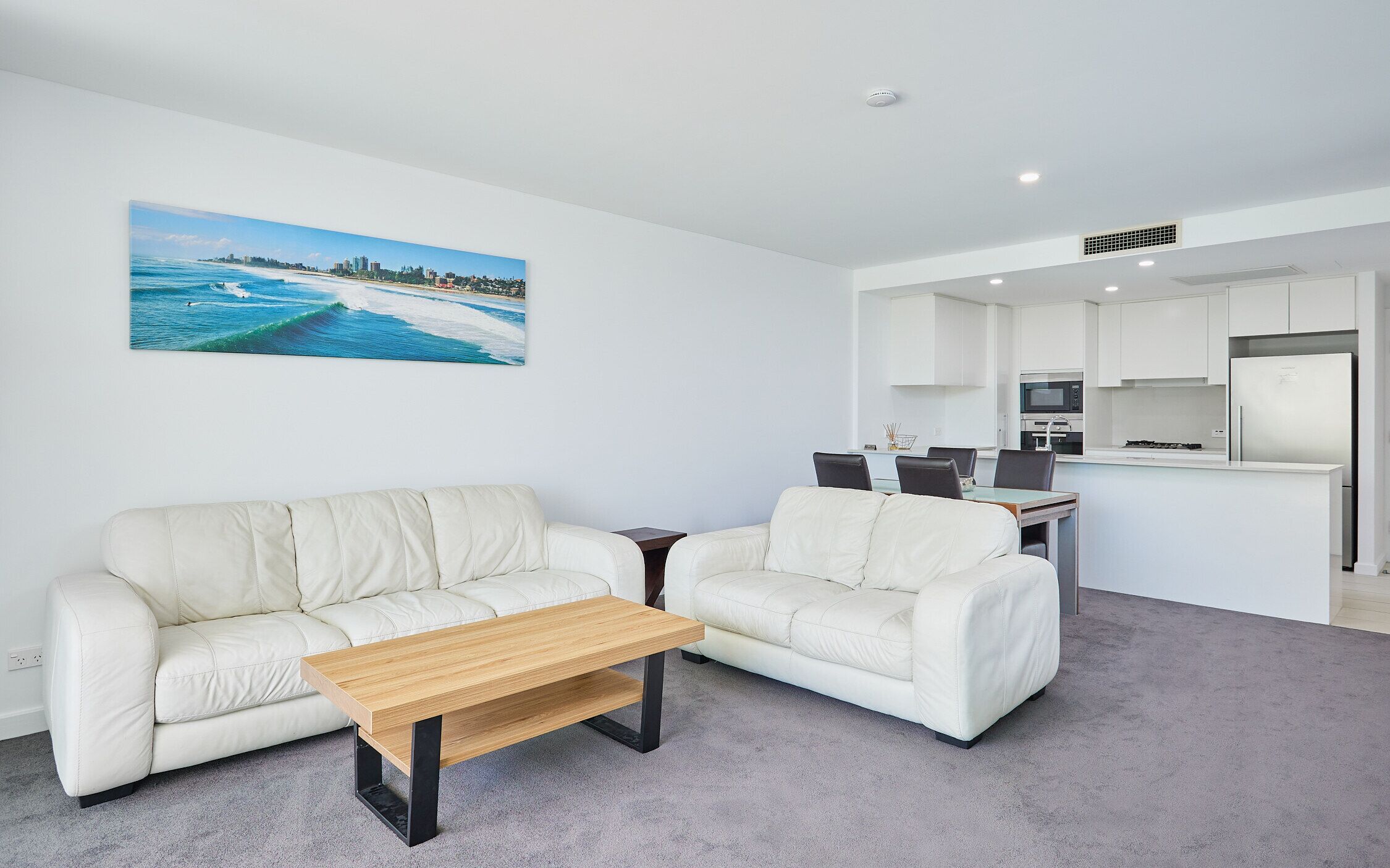 Kirra Surf Unit - 4.5 by Beach, Ground Floor With Your own Private Courtyard