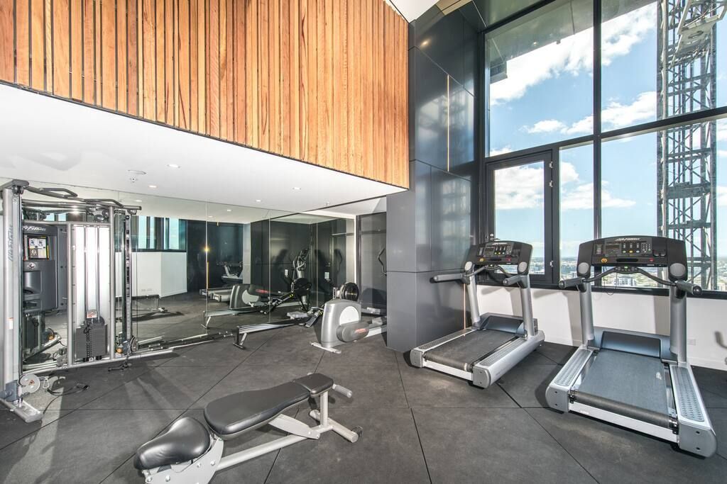 High Floor 2 Bed Apt in Brisbane City,pool and Gym