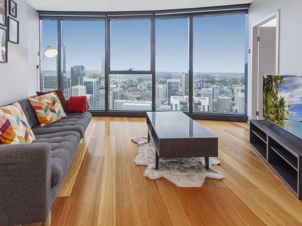 2-bed With Panoramic Views in The Heart of Brissie