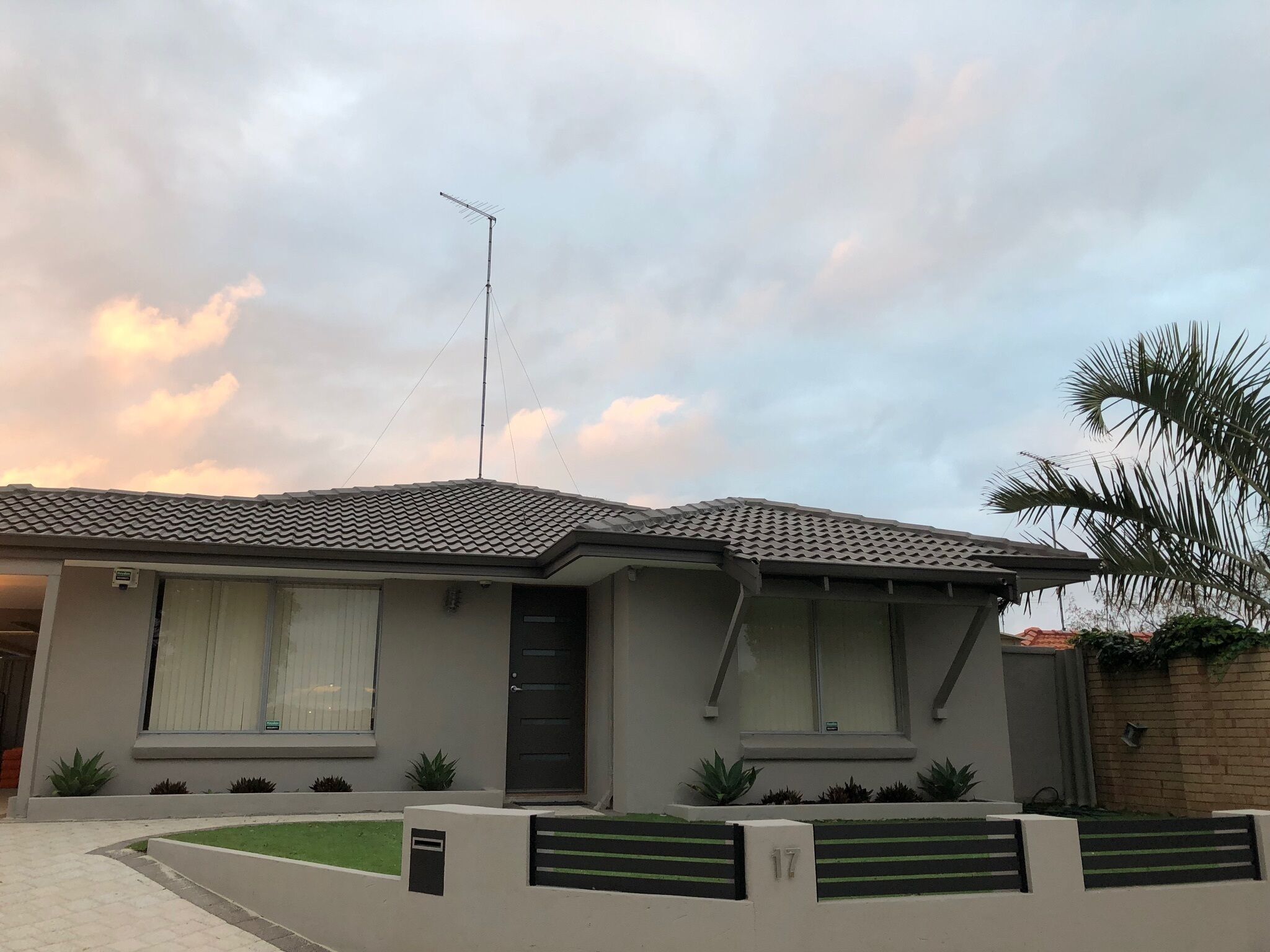 Currambine, Cosy family home with sparkling pool, near Burns Beach