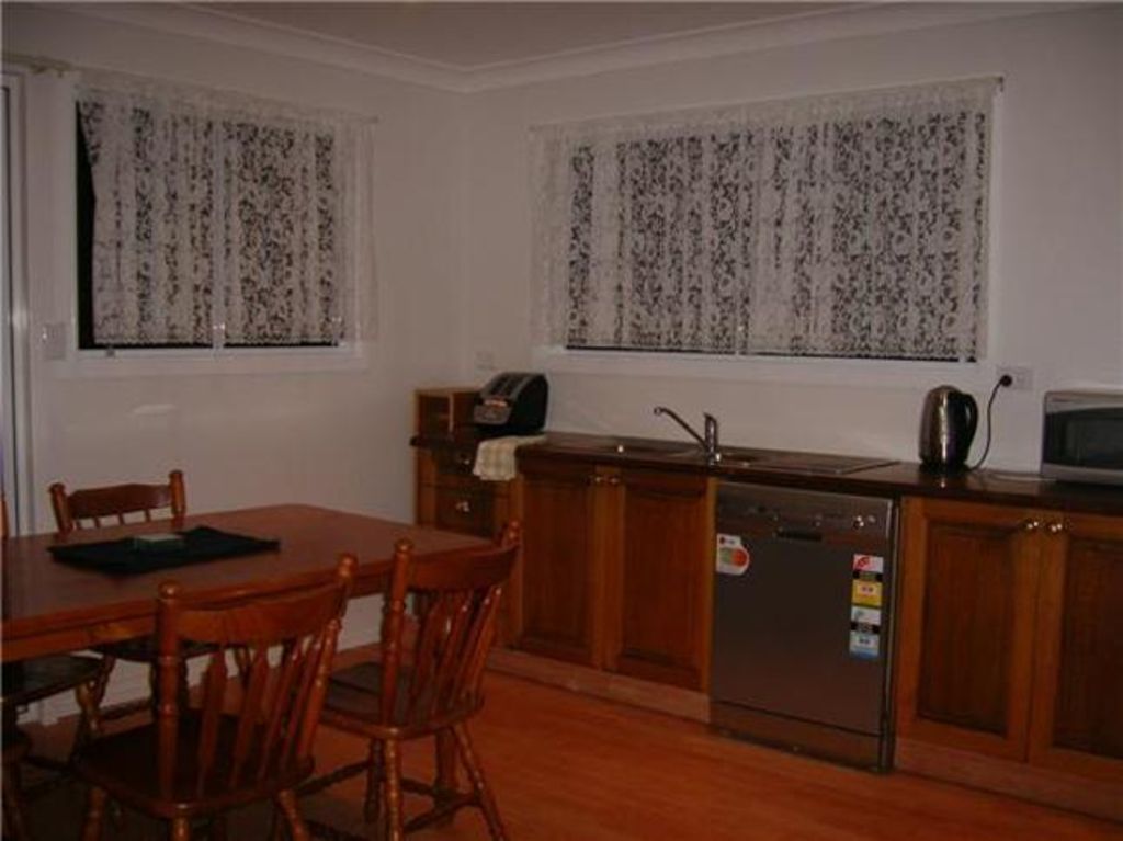 Family-friendly. Pet-friendly. 50m to water. Air con. WiFi. Parking. BBQ deck