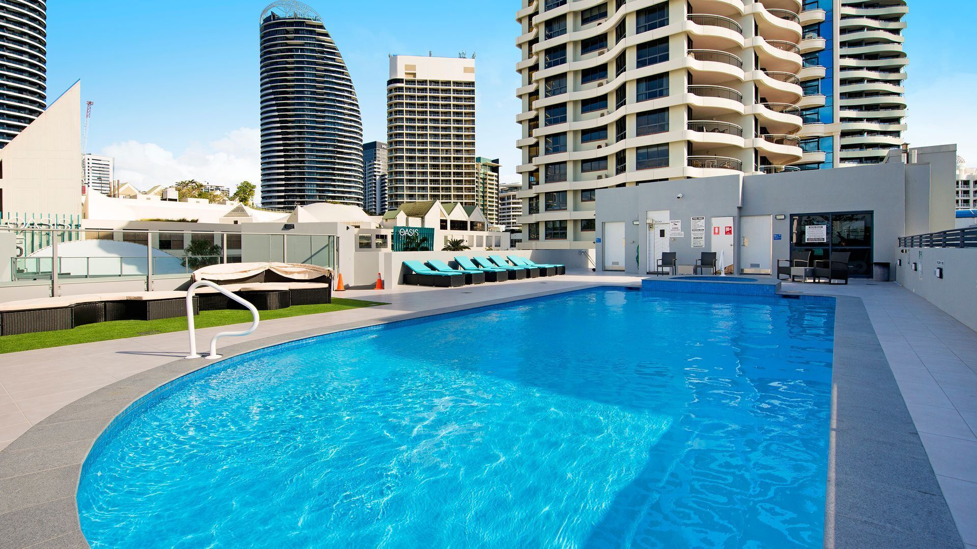 Victoria Square 2 Bed Ocean View Broadbeach