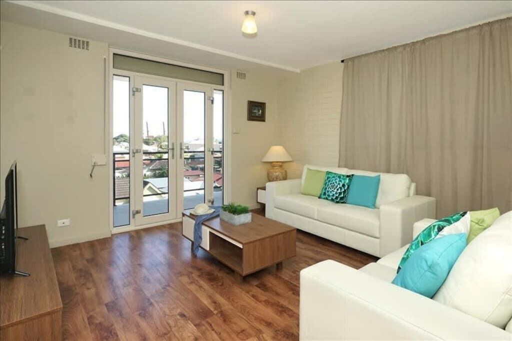 Quaint 2BR Apt in Freoeast Fremantlegeorge Striver Viewmodern 2BR Apt