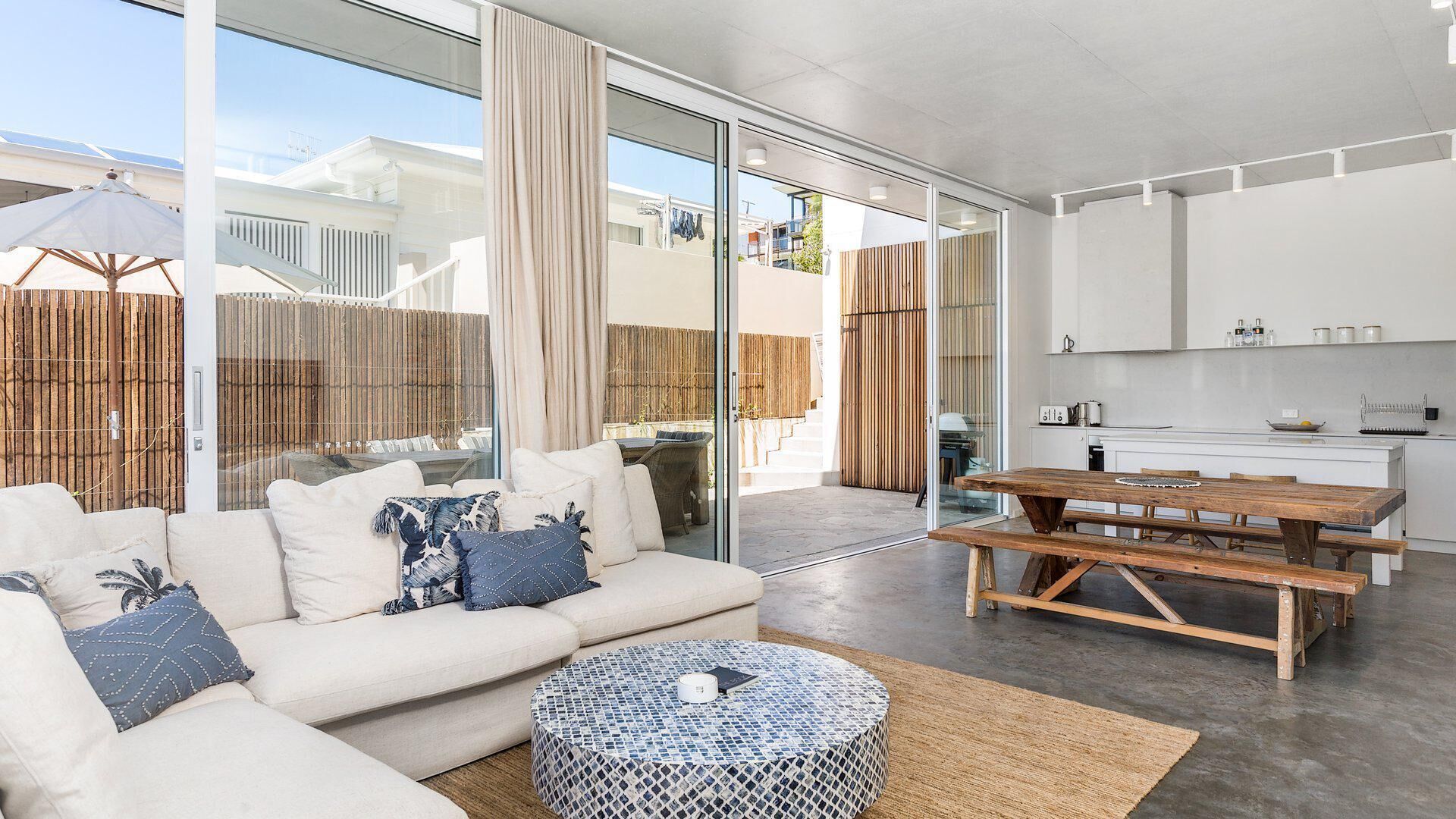 Audrey - Walk to Beaches, Shops and Cafes From This Brand new Hideaway..