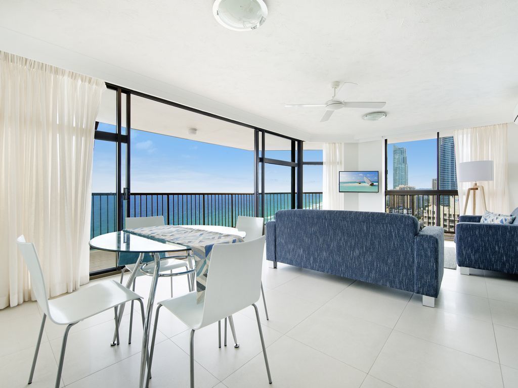 Absolute Beachfront 2 bed Imperial. Surf, Surfers Paradise