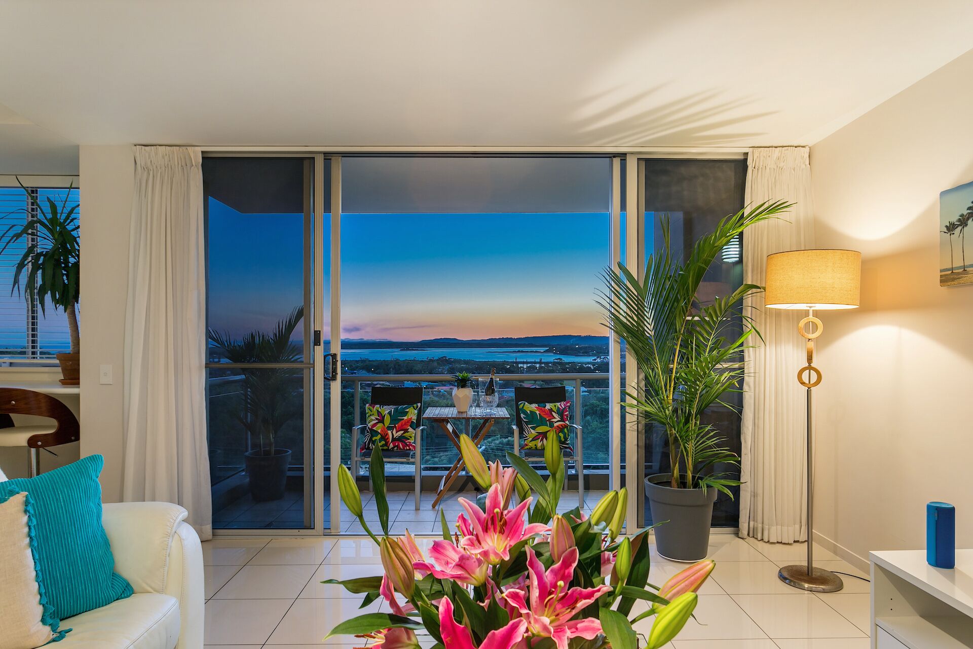 ★Stunning Water Views ★4-min Walk to Beach ★ Pool ★FOXTEL ★ Netflix