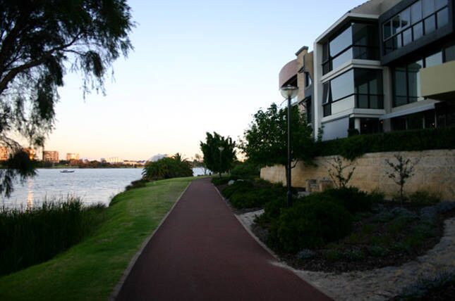 East Perth Luxury- Voted Wa's top Suburb. Enjoy!