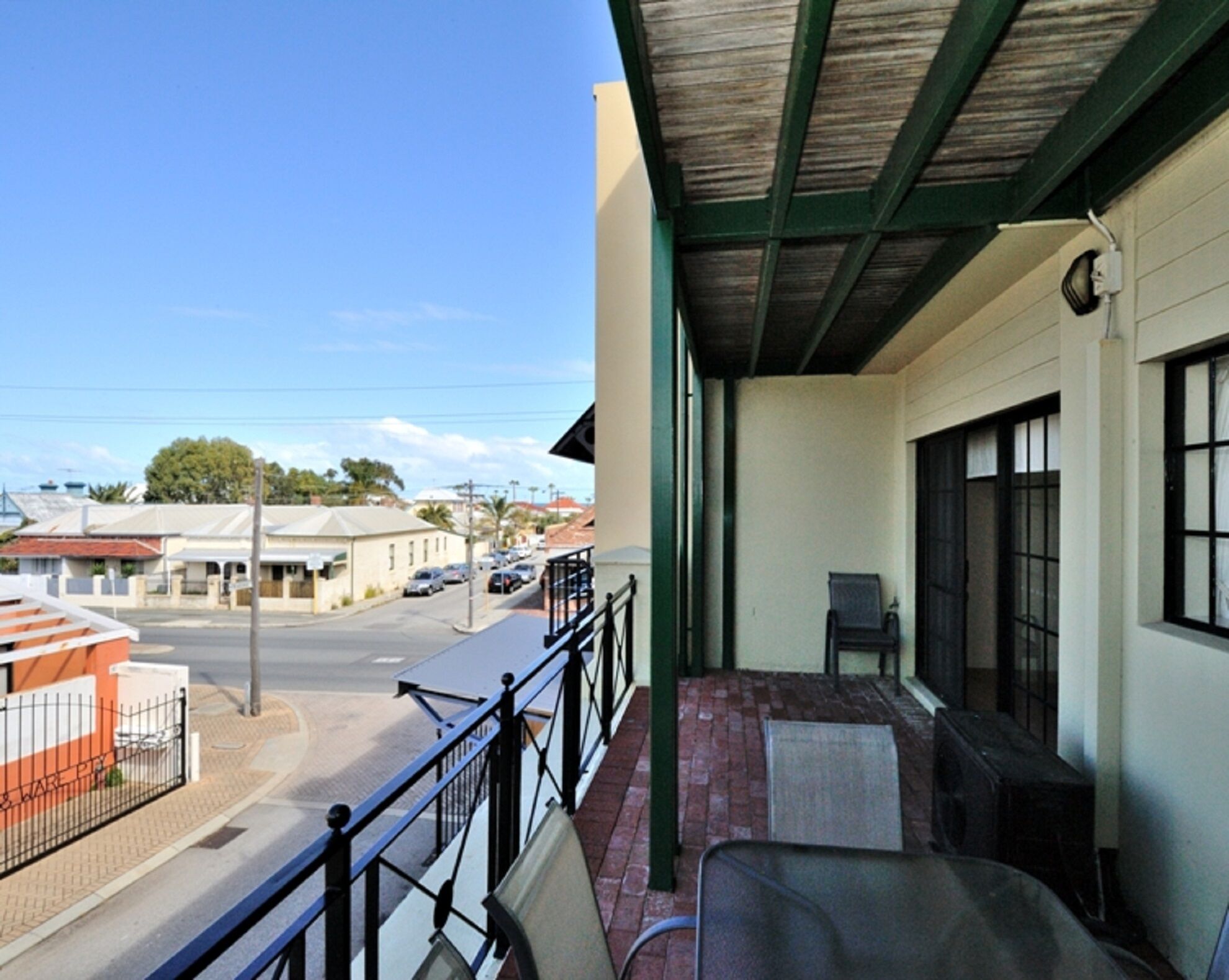 Great Value 2 Bedroom Apartment in the Heart of South Fremantle