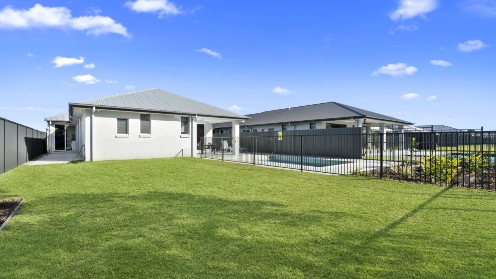 BRAND NEW HOUSE OVER LOOKING THE GOLF COURSE