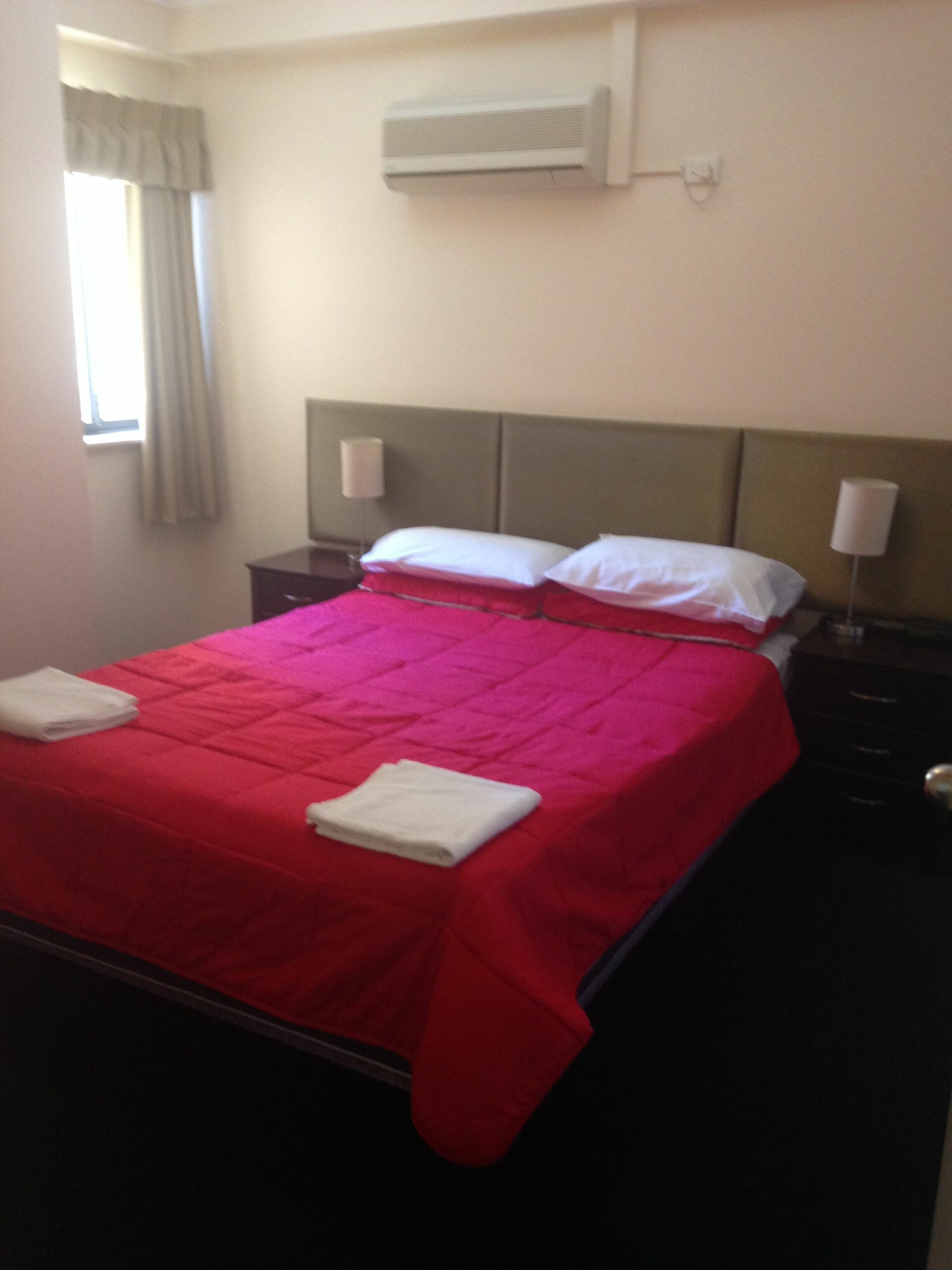 East Perth 2 bedroom Executive Apartment, pool, gym plus undercover parking