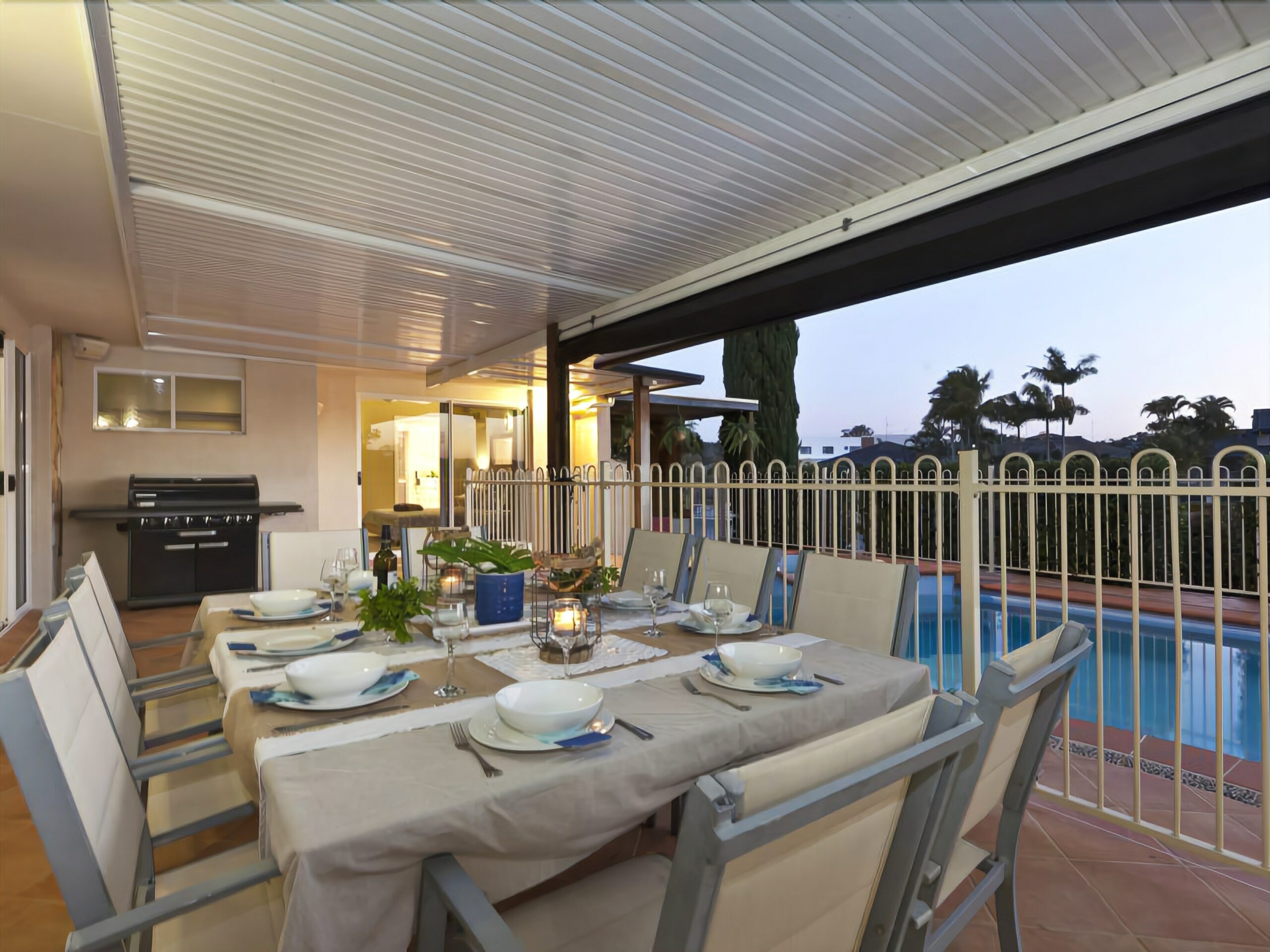 Vogue Holiday Homes - Family Haven. Waterfront, Heated Pool, Games Room