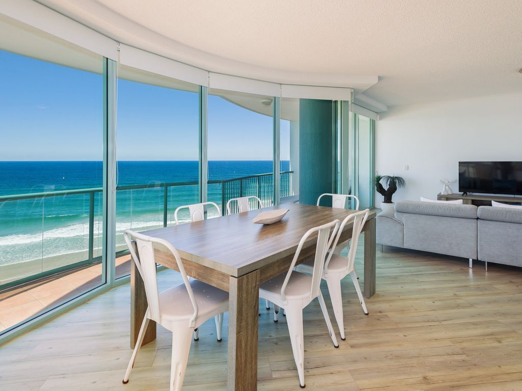 2 Bedroom Ocean View Apartment With Expansive Beach and Ocean Views