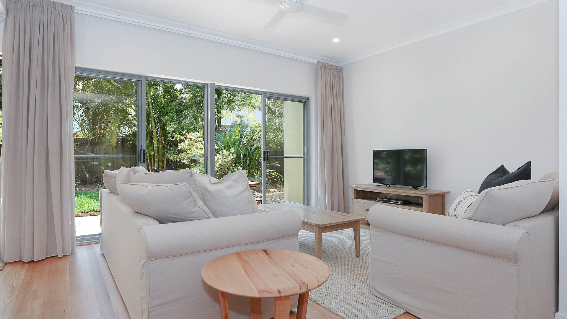 Byron Beachside 8 - Belongil Beachside Perfection! 15min Beach Walk to Town!