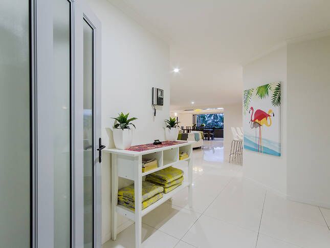 Vogue Holiday Homes - Laguna BAY @ Broadbeach