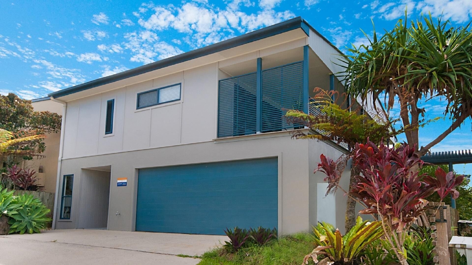 Kk's in Lennox Head. - Architectural Designed Townhouse With Ocean Glimpses