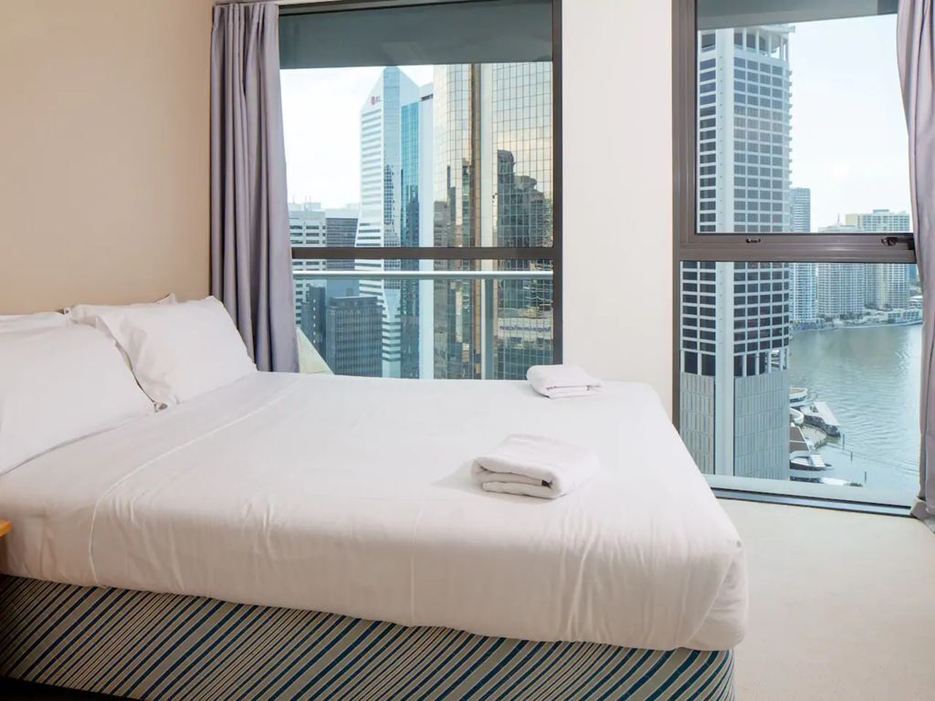 Amazing Brisbane CBD 2 Bedroom Apartment With River Views