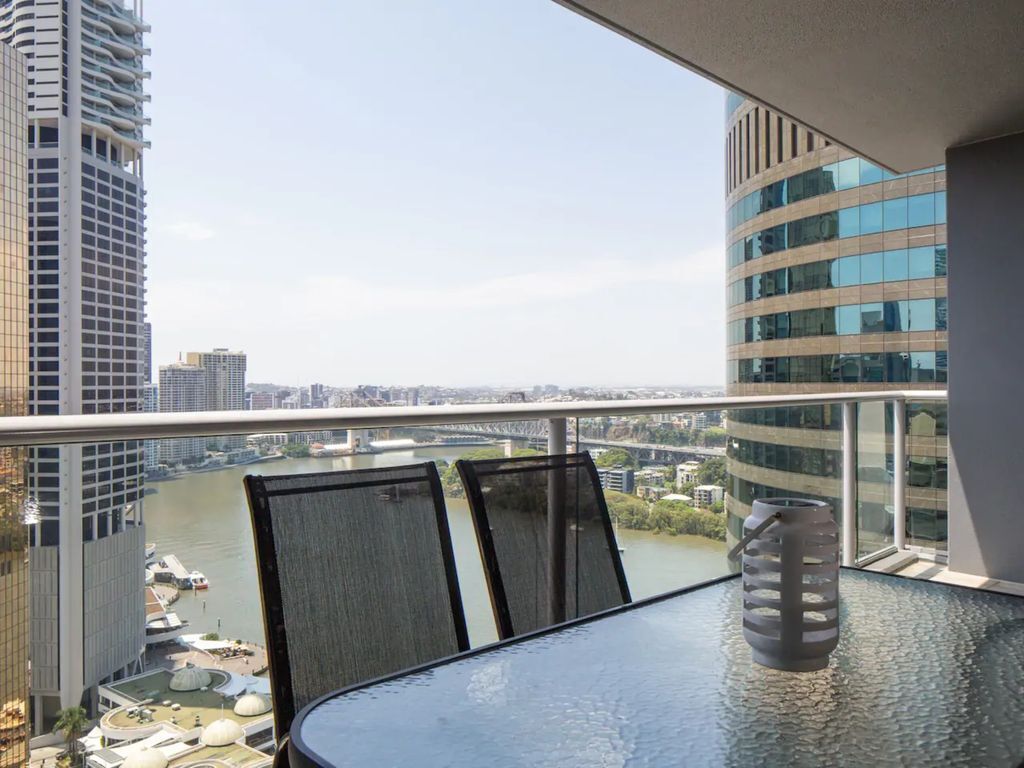 Amazing Brisbane CBD 2 Bedroom Apartment With River Views