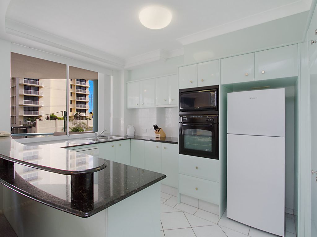 Classique Unit 3 Only one street from the beach in Rainbow Bay Coolangatta