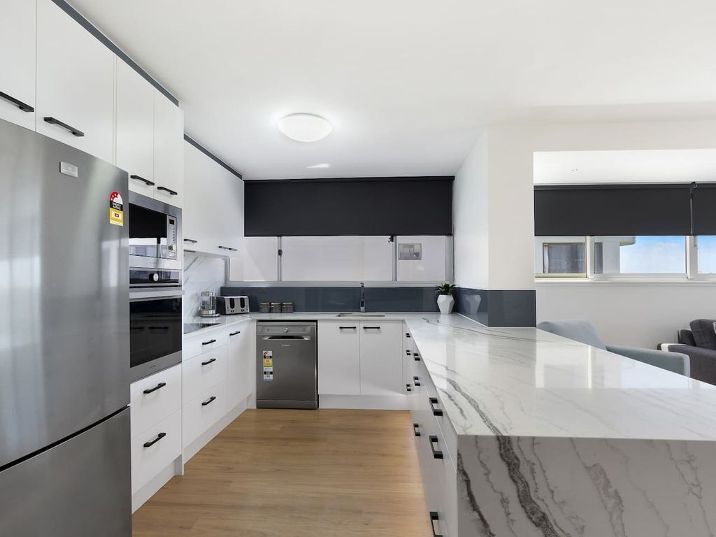 Literally Footsteps Down TO Kirra Beach 2BR Fully Renovated Apartment Freee