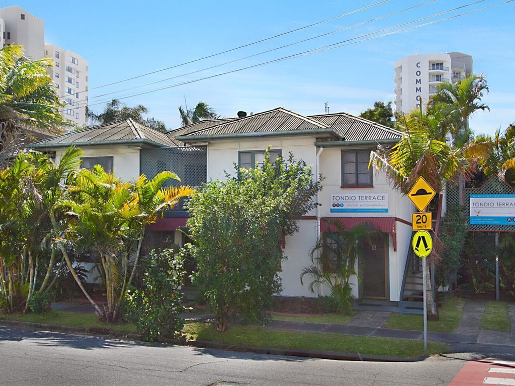 Tondio Terrace Flat 2- Budget and family friendly accommodation Rainbow Bay Coolangatta