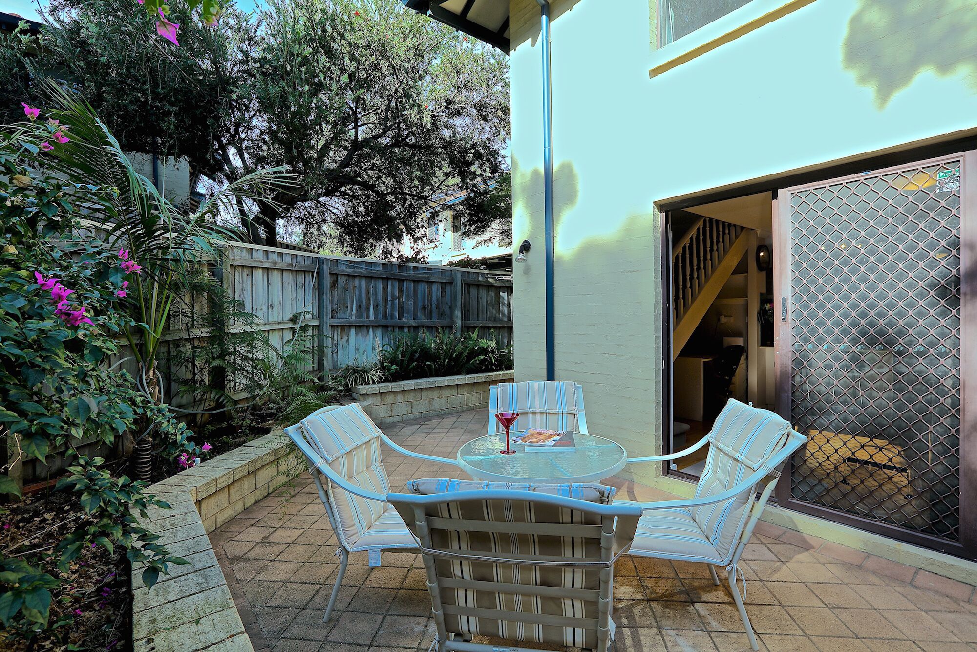 BEST LOCATION in Perth!  Free Wifi & Netflix Gorgeous Family friendly townhouse