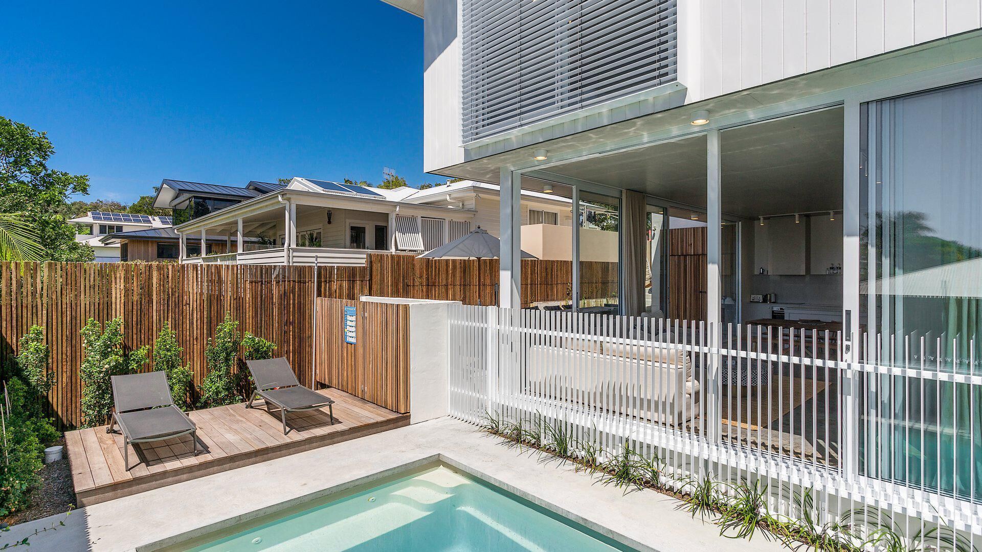 Audrey - Walk to Beaches, Shops and Cafes From This Brand new Hideaway..